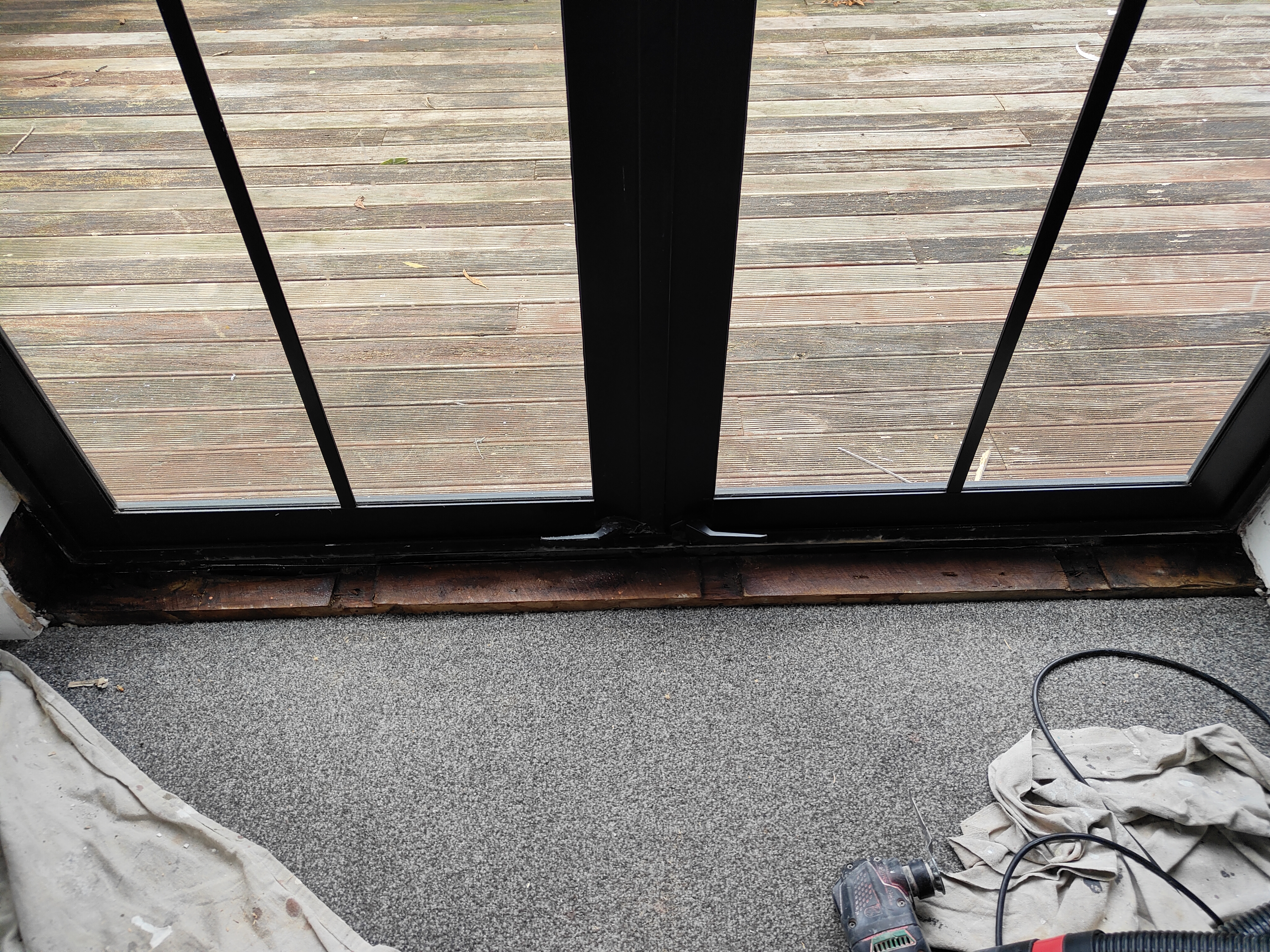 Sliding door threshold before